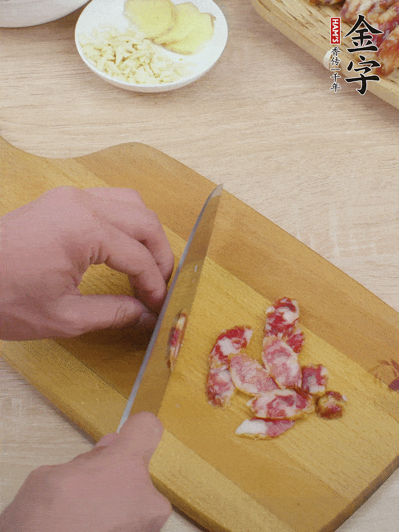 金字土香腸切片。