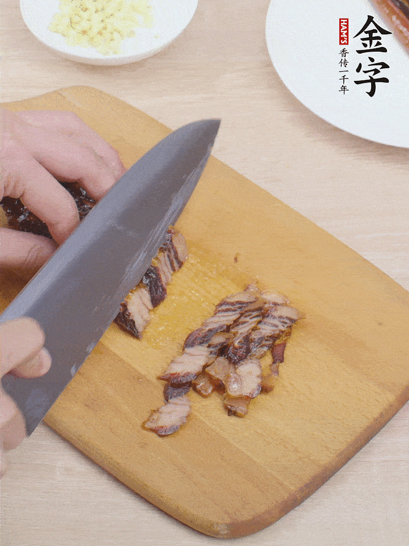 金字醬油肉切薄片。