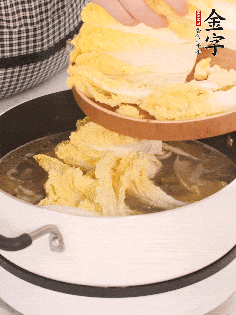 放入娃娃菜、金針菇再燉煮5分鐘。