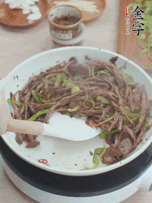 少許鹽調(diào)味。