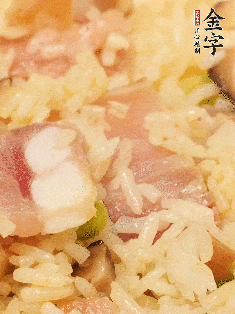 下米飯、蝦米繼續(xù)翻炒