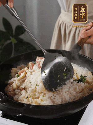 米飯煮熟后，拌入薺菜