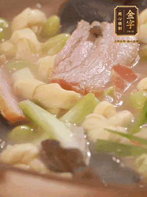 最后加一點蠔油、雞精調(diào)味